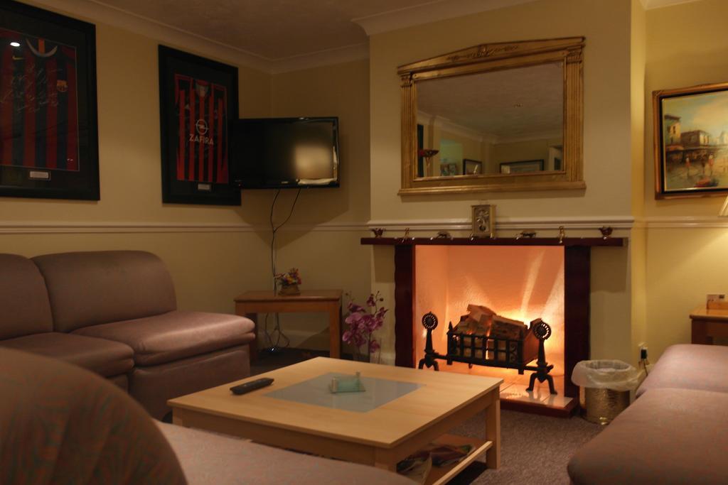 Monravon Guest House Holyhead Exterior foto