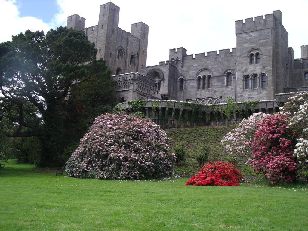 Monravon Guest House Holyhead Exterior foto