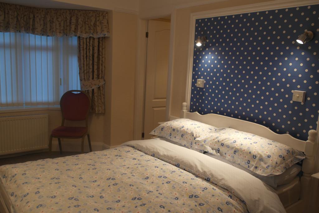 Monravon Guest House Holyhead Habitación foto