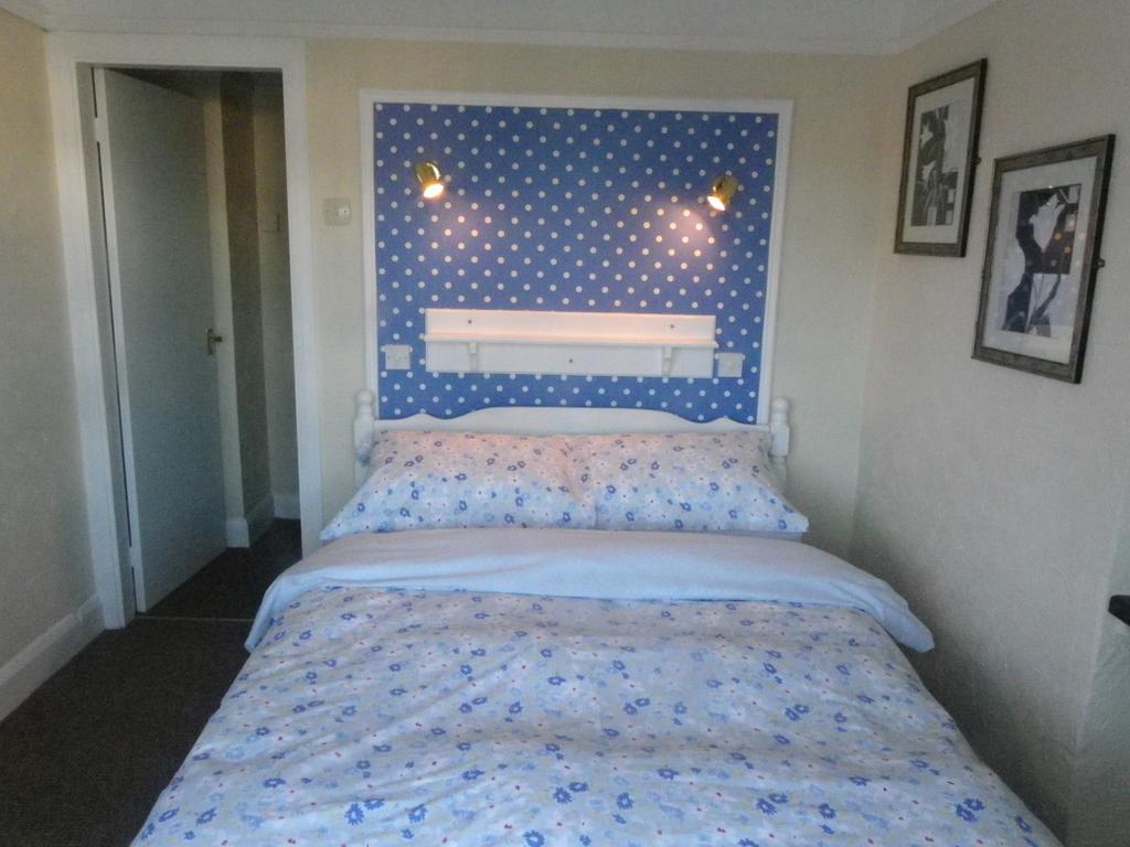 Monravon Guest House Holyhead Exterior foto